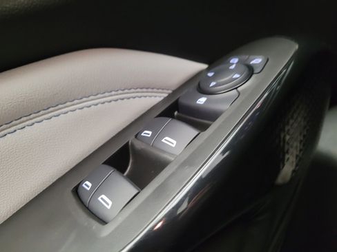 Used 2025 Chevrolet Trax LT w/ LT Convenience Package FWD image 27