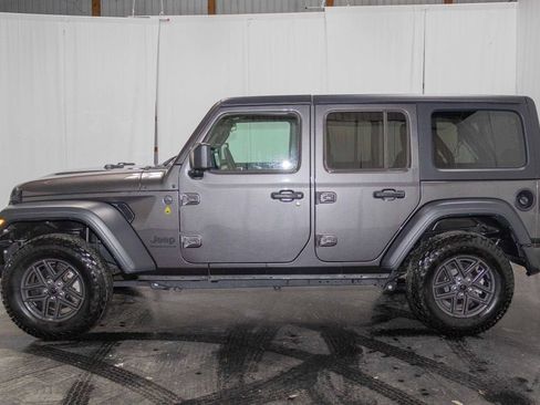 Used 2024 Jeep Wrangler Sport S image 5
