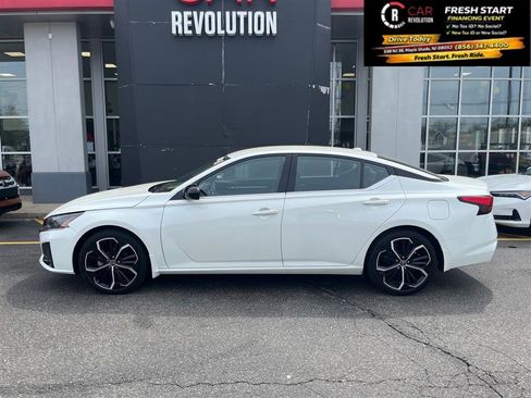 Used 2025 Nissan Altima 2.5 SR image 5