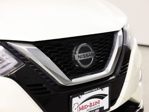 Used 2021 Nissan Rogue Sport SV image 4