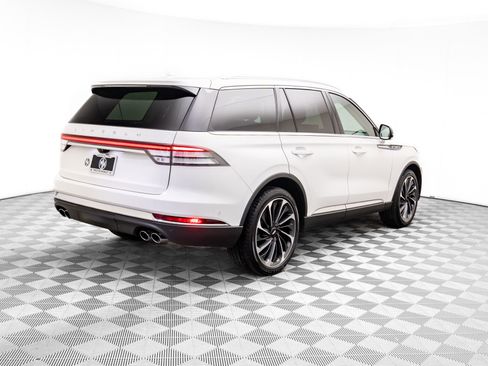 Used 2024 Lincoln Aviator Reserve w/ Equipment Group 201A image 5