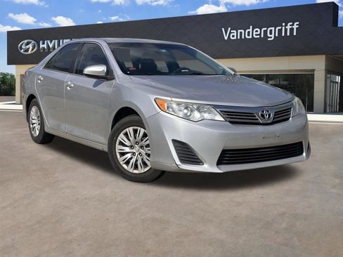 Used 2012 Toyota Camry LE image 1