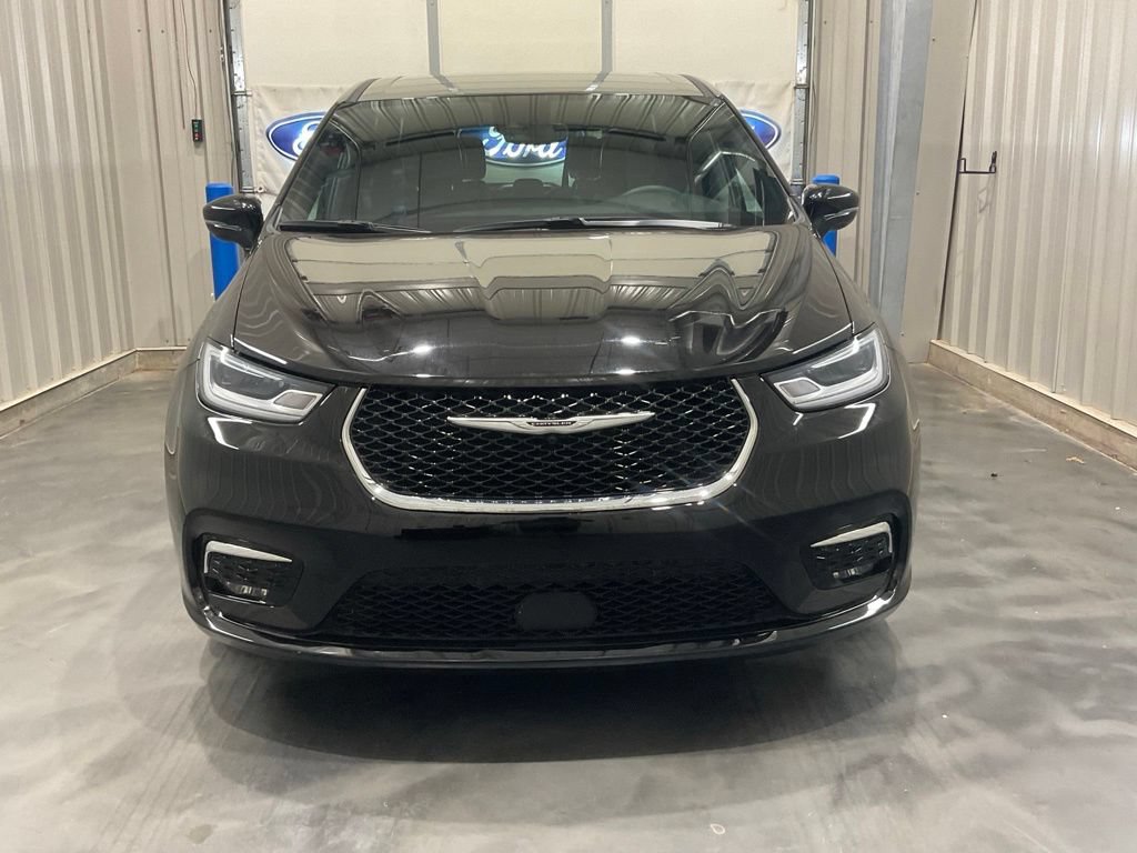 Used 2025 Chrysler Pacifica Select FWD image 5