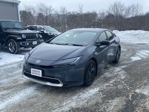 Used 2023 Toyota Prius Prime SE image 1