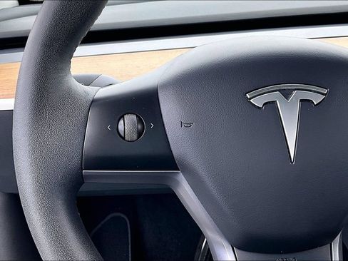 Used 2023 Tesla Model Y Long Range AWD/4WD image 11