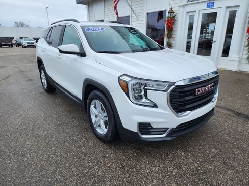 Certified 2023 GMC Terrain SLE w/ Driver Convenience Package image 3