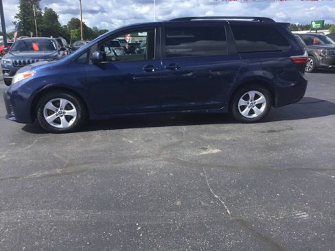 Used 2020 Toyota Sienna LE FWD image 2