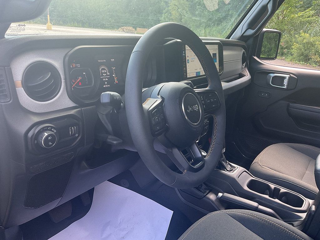 Used 2024 Jeep Gladiator Sport AWD/4WD image 10