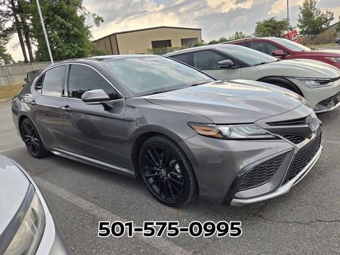 Used 2022 Toyota Camry XSE FWD image 5