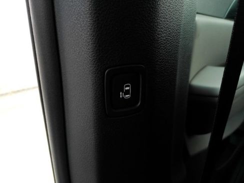 Used 2026 Kia Carnival LXS FWD image 31