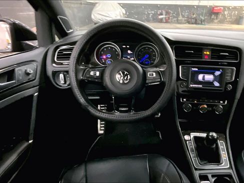Used 2017 Volkswagen Golf R 4-Door image 8