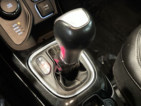 Used 2019 Jeep Compass Limited AWD/4WD image 23
