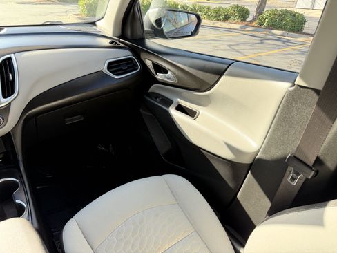 Used 2020 Chevrolet Equinox LS w/ LS Convenience Package FWD image 19