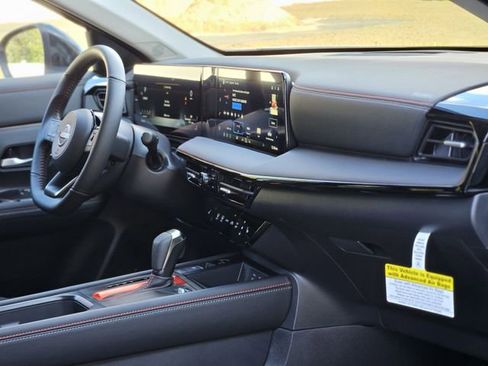 New 2026 Nissan Kicks SR w/ Cold Weather Package FWD image 12