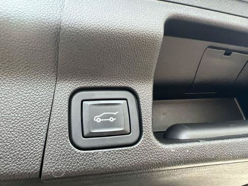 Used 2023 GMC Acadia SLT w/ Technology Package AWD/4WD image 14