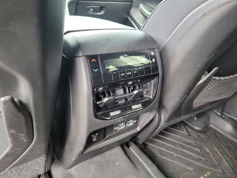 Used 2022 Jeep Grand Cherokee L Laredo RWD image 11