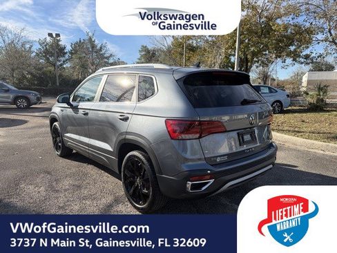 Certified 2023 Volkswagen Taos SE image 4