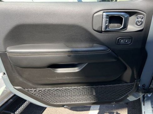 Used 2025 Jeep Wrangler Unlimited Sahara w/ Safety Group AWD/4WD image 7