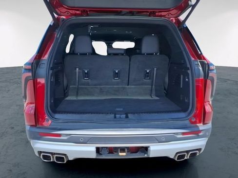 Used 2024 Chevrolet Traverse Z71 w/ LPO, Floor Liner Package AWD/4WD image 11