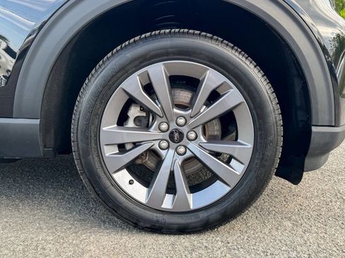 Used 2023 Ford Explorer XLT w/ Equipment Group 202A AWD/4WD image 10