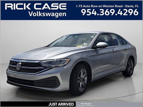 Used 2022 Volkswagen Jetta SE image 1