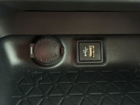 Used 2025 Toyota RAV4 XLE FWD image 21