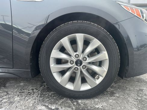 Used 2017 Kia Optima EX w/ Premium Package image 10