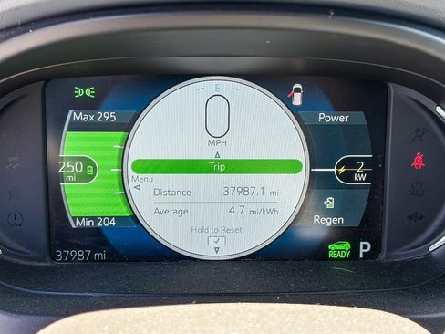 Used 2017 Chevrolet Bolt Premier w/ Driver Confidence II Package FWD image 9