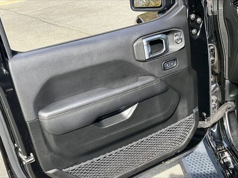 Used 2023 Jeep Wrangler Unlimited Sahara w/ Cold Weather Group image 27