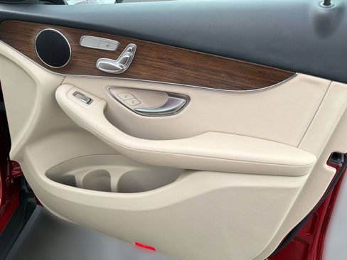 Used 2022 Mercedes-Benz GLC 300 image 31