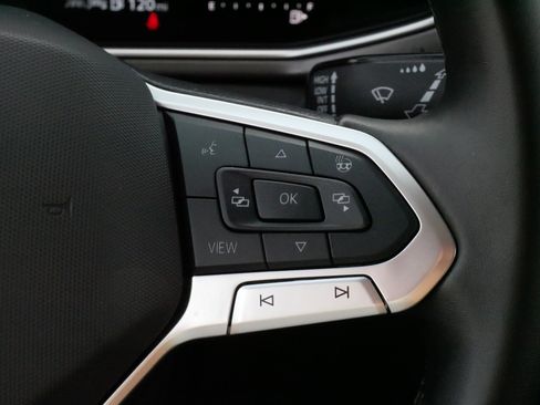 Certified 2025 Volkswagen Taos SE AWD/4WD image 25