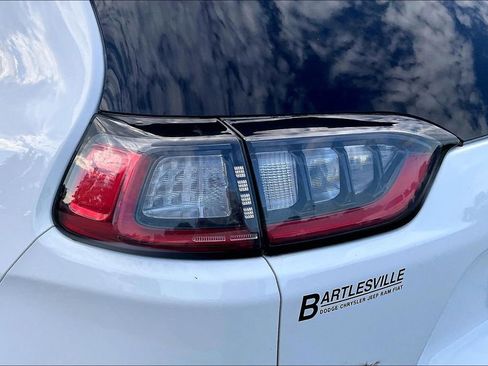Used 2019 Jeep Cherokee Latitude w/ Popular Appearance Group FWD image 27