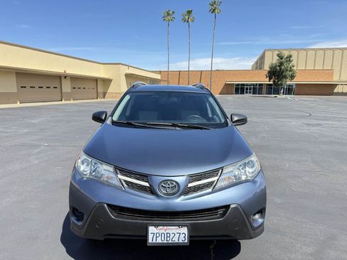 Used 2013 Toyota RAV4 LE image 2