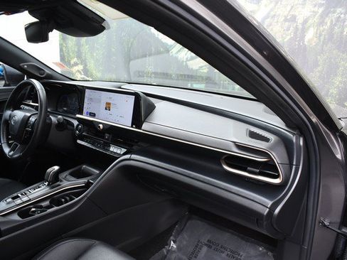 Certified 2023 Toyota Crown AWD/4WD image 25