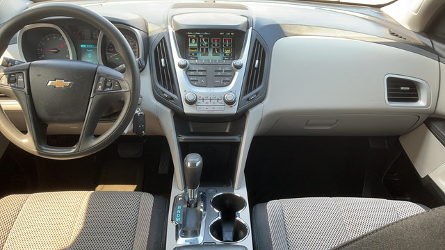 Used 2017 Chevrolet Equinox LS FWD image 16
