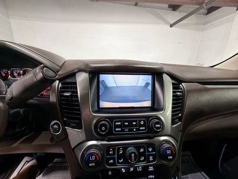 Used 2020 Chevrolet Suburban LT RWD image 15