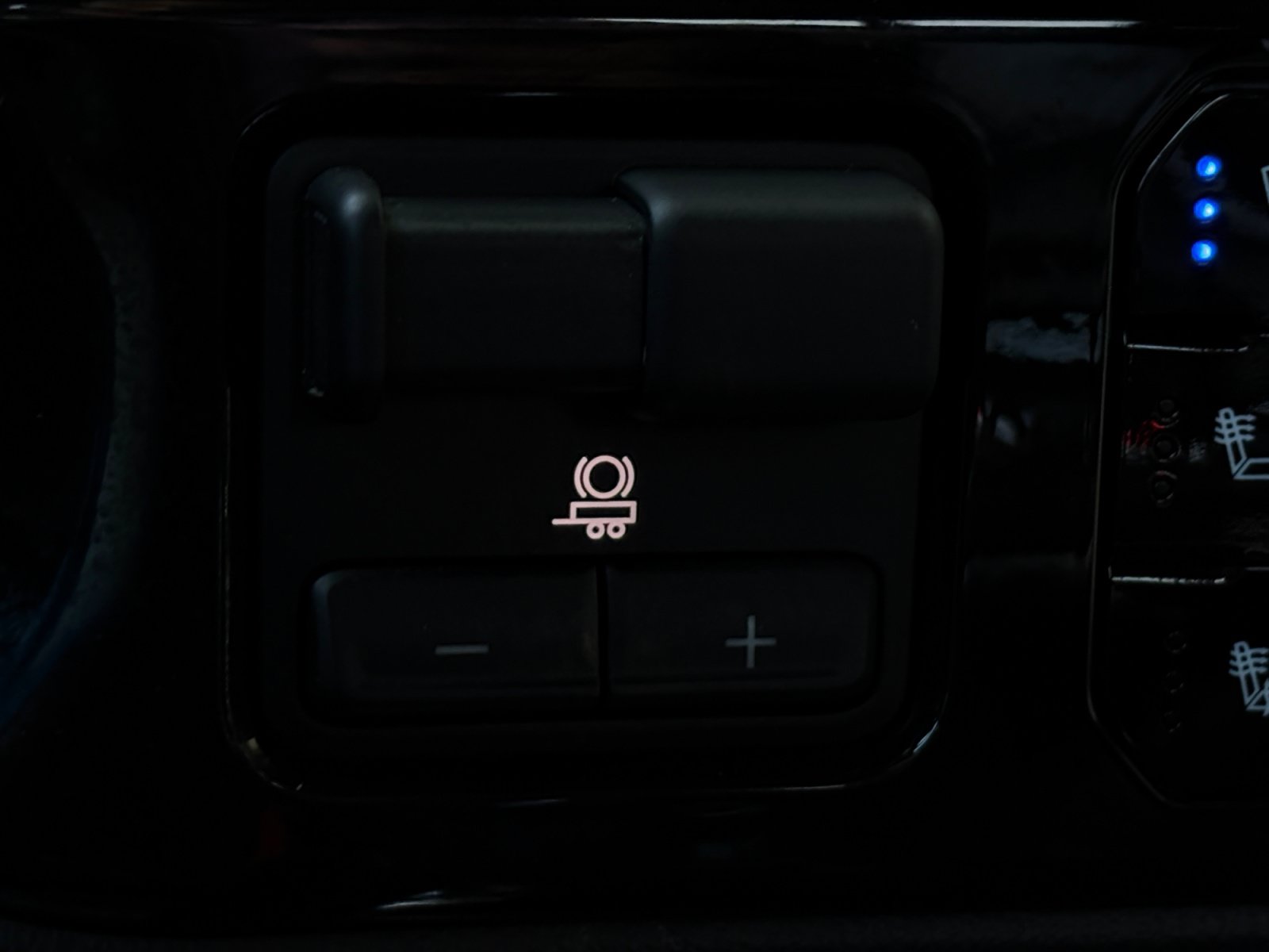Used 2024 GMC Sierra 1500 SLT AWD/4WD image 19