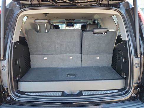 Used 2020 Cadillac Escalade Premium Luxury image 36