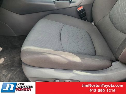 Used 2025 Toyota RAV4 XLE image 26