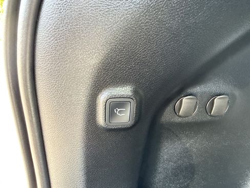 Used 2022 Jeep Cherokee Latitude Lux AWD/4WD image 16