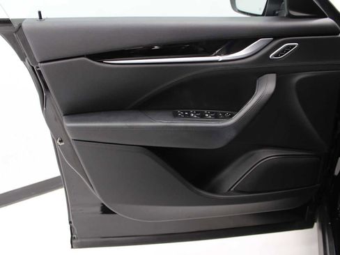 Used 2021 Maserati Levante image 14