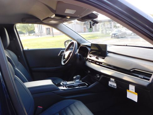 New 2025 Mitsubishi Outlander SE image 32