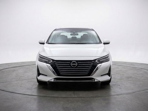 Used 2025 Nissan Sentra SV image 2