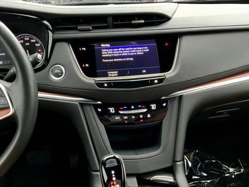 Used 2025 Cadillac XT5 Premium Luxury image 5