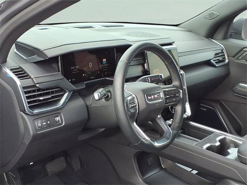 Used 2025 GMC Acadia Elevation image 8