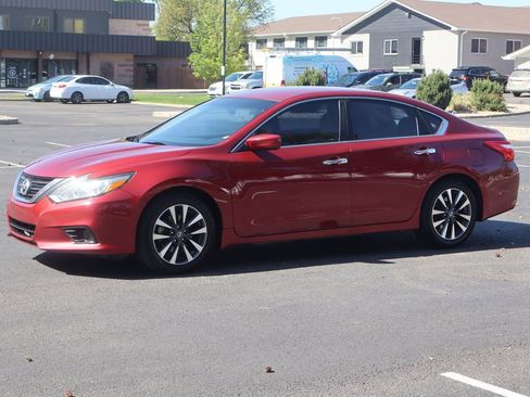 Used 2017 Nissan Altima 2.5 SV FWD image 10