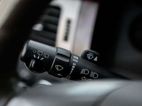 Used 2011 GMC Yukon SLT w/ SLT Chrome Package image 21