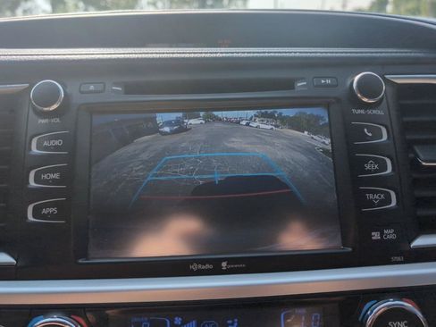 Used 2015 Toyota Highlander XLE AWD/4WD image 24
