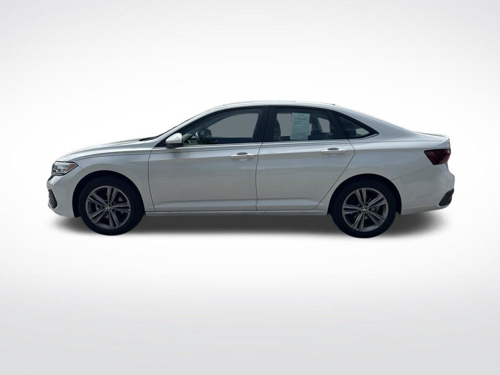 Certified 2024 Volkswagen Jetta SE w/ Panoramic Sunroof Package FWD image 8