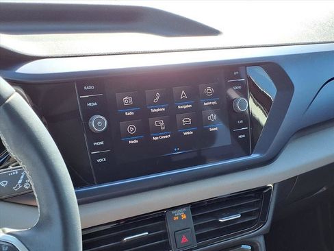 Used 2023 Volkswagen Taos SE w/ Panoramic Sunroof Package AWD/4WD image 5